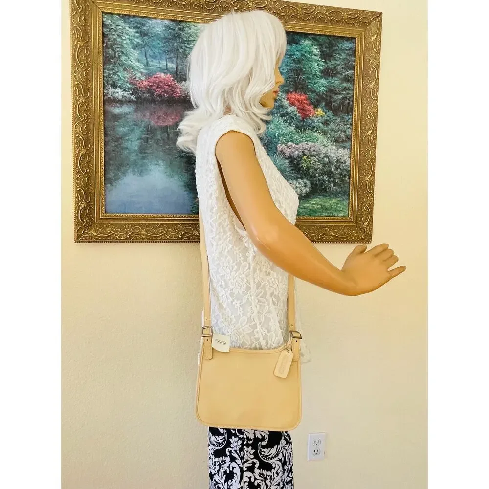 NWT Vtg Coach MINI ivory Leather Hippie small Slim crosbody shoulder bag #9142 - Picture 3 of 10